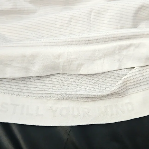 Lululemon Swiftly Tech Short Sleeve  Top Sz 12 Silver White - Picture 9 of 10